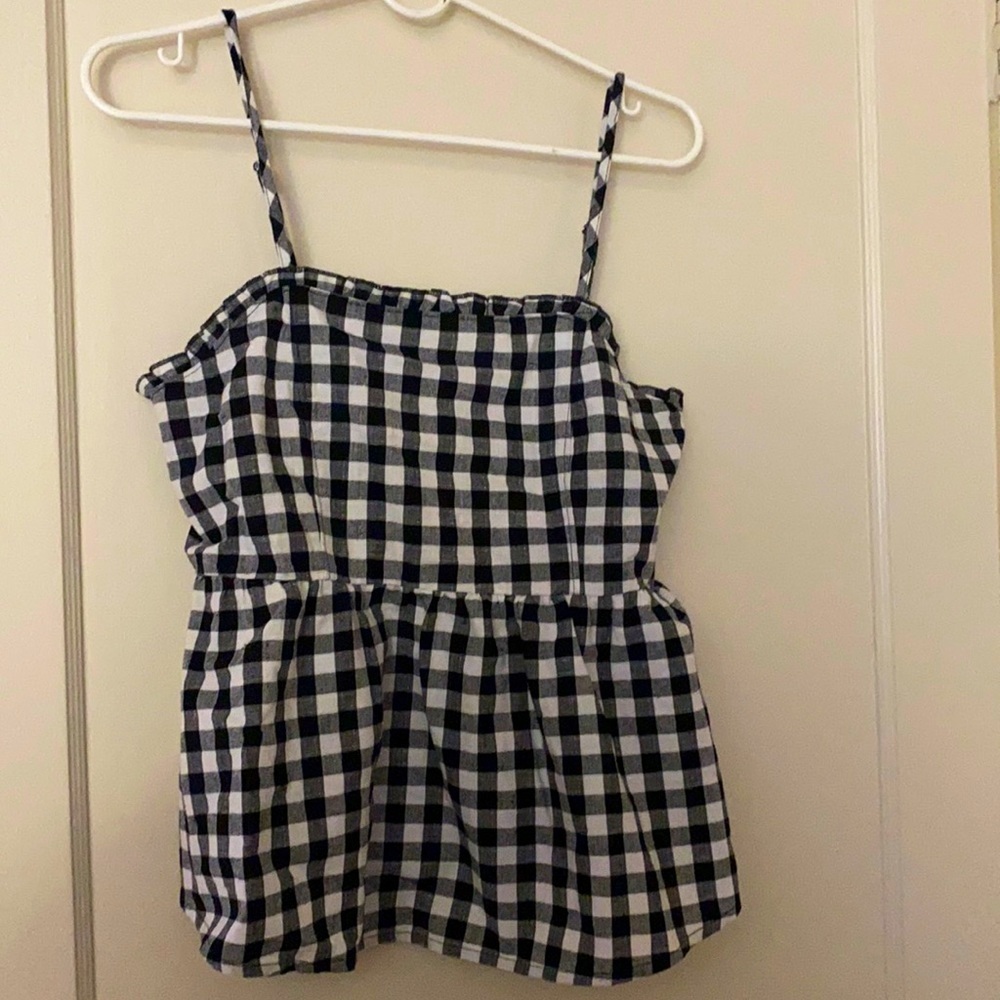 NWOT eyeshadow black & white top size: M